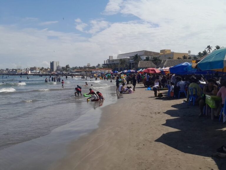 turistas-disfrutaron-de-las-vacaciones-de-semana-santa-en-playas-de-veracruz-721918