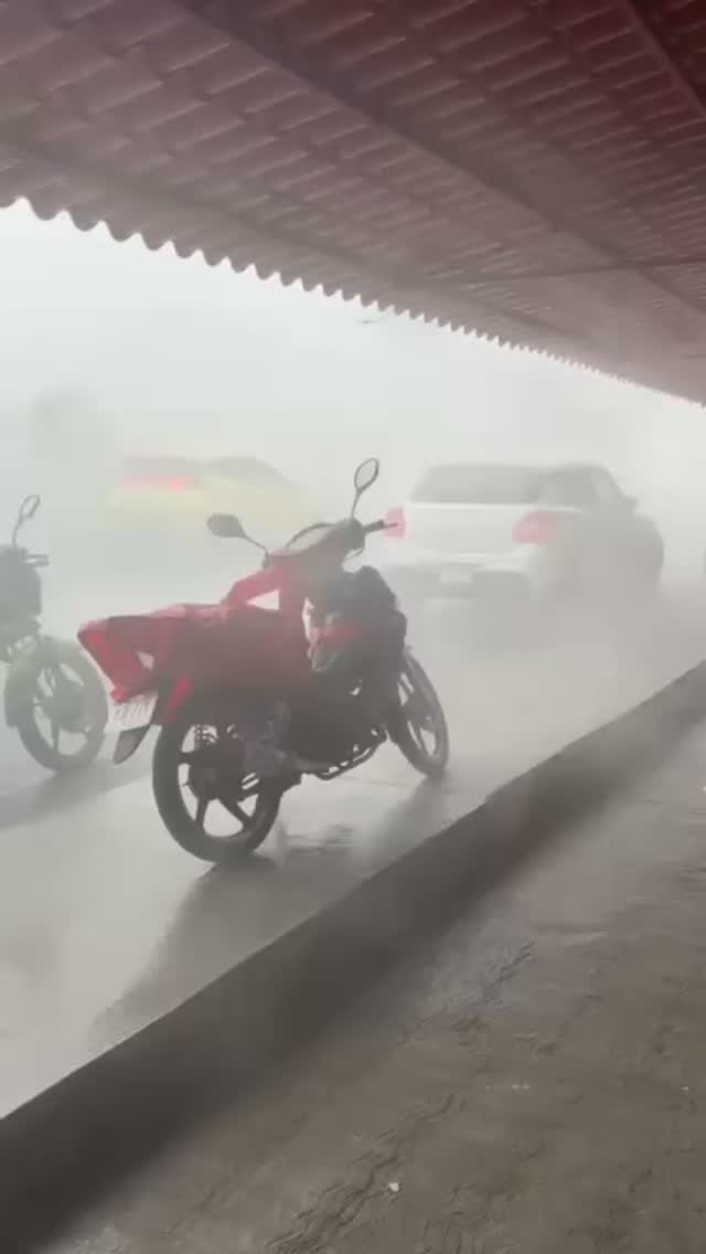 Tromba azotó este miércoles 19 en el municipio de Las Choapas, al sur del Estado de Veracruz.

#NotaRoja #LasChoapas