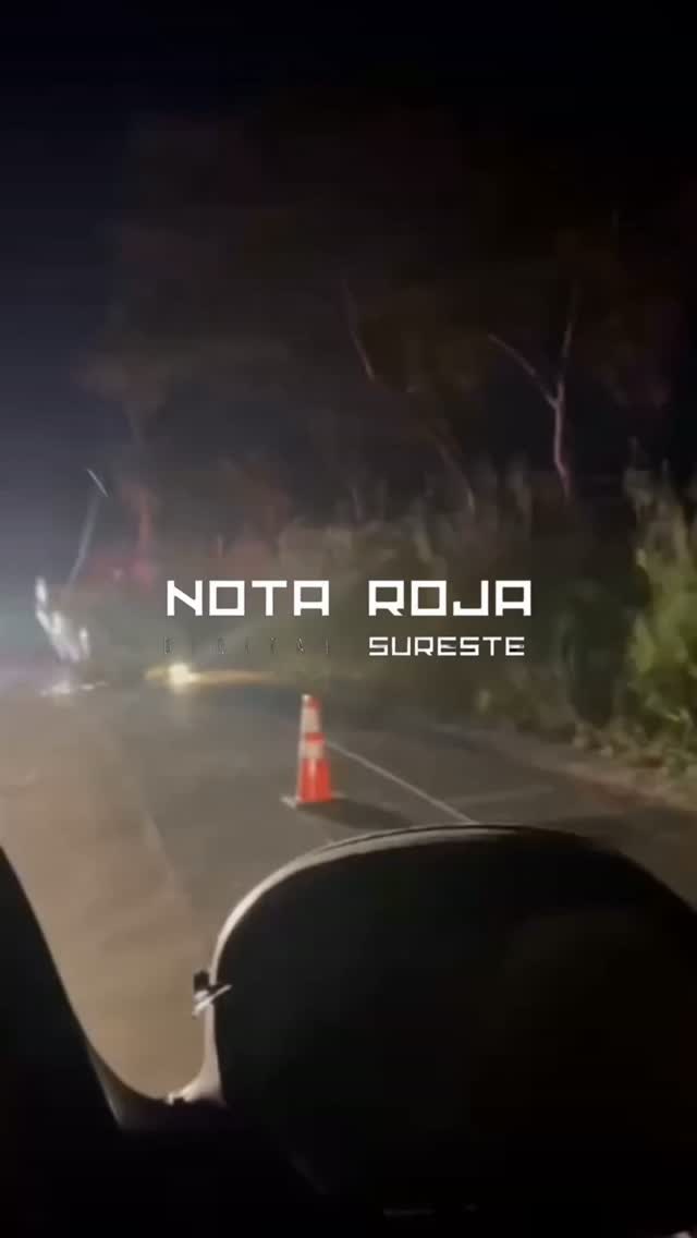 #NotaRoja #LasChoapas 
Fuerte volcadura en la carretera Las Choapas - Cerro de Nanchital, a la altura de las bodegas de la Pepsi, los hechos ocurridos alrededor de las 04:00 de la madrugada. Autoridades no han informado si el conductor se encuentra bien o fue detenido.